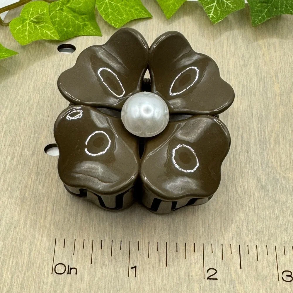 2 Small Flower Claw Hairclips